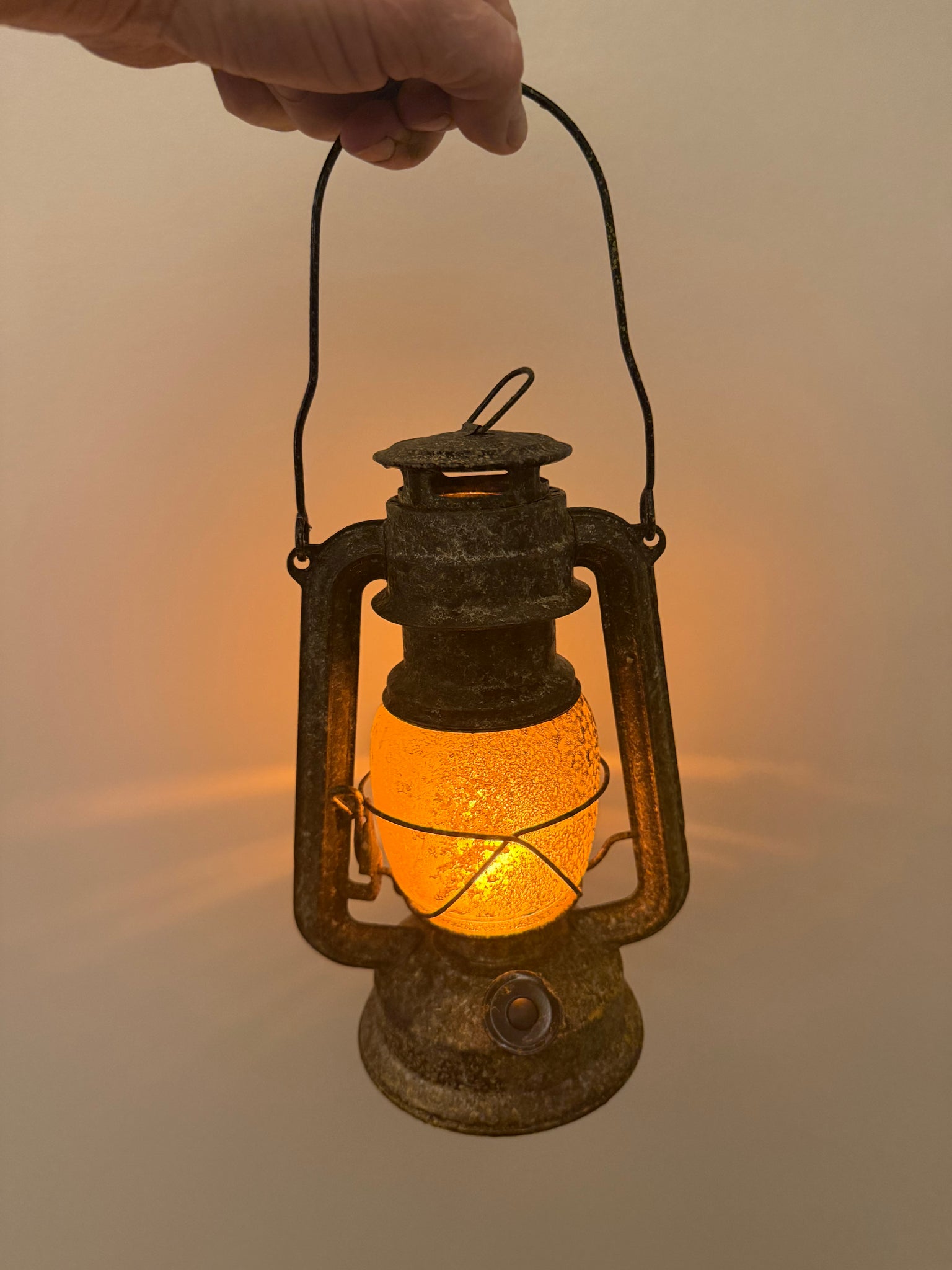 Electric Haunt Lantern - HS115 – NightScream Studios